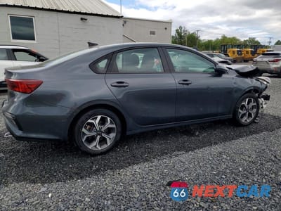 Trzecie zdjęcie samochodu z tyłu: 2021 KIA FORTE LXS VIN:3KPF24AD7ME326209 - miniatura