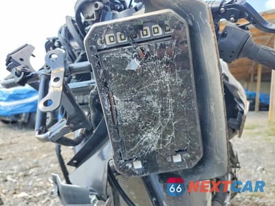 Zdjęcie 7 z 9 samochodu: 2024 SUZUKI GSX800 F VIN:JS1EM13B7R7100592 - miniatura