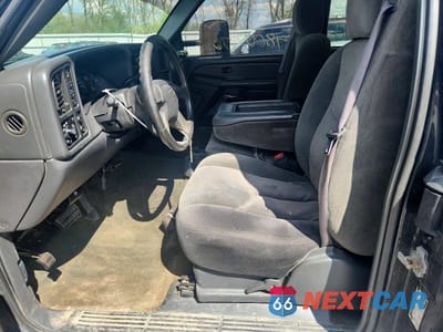 Zdjęcie 7 z 12 samochodu: 2004 CHEVROLET SILVERADO K2500 HEAVY DUTY VIN:1GCHK29204E271677 - miniatura