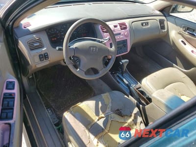 Zdjęcie 8 z 13 samochodu: 2002 HONDA ACCORD EX VIN:1HGCG16582A041086 - miniatura
