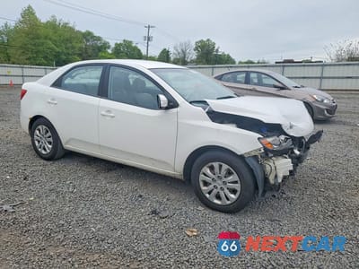 Czwarte zdjęcie samochodu z boku: 2010 KIA FORTE VIN:KNAFU4A25A5046690 - miniatura