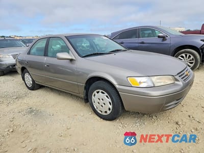 Czwarte zdjęcie samochodu z boku: 1999 TOYOTA CAMRY LE VIN:4T1BG22K5XU528985 - miniatura