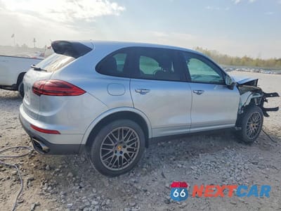 Trzecie zdjęcie samochodu z tyłu: 2017 PORSCHE CAYENNE VIN:WP1AA2A23HKA86481 - miniatura