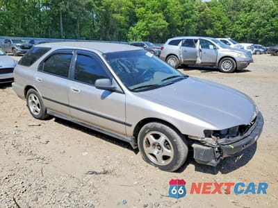 Czwarte zdjęcie samochodu z boku: 1996 HONDA ACCORD LX VIN:1HGCE1820TA000638 - miniatura
