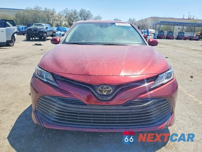 Piąte zdjęcie samochodu w środku: 2019 TOYOTA CAMRY LE VIN:4T1B11HK3KU259302 - miniatura