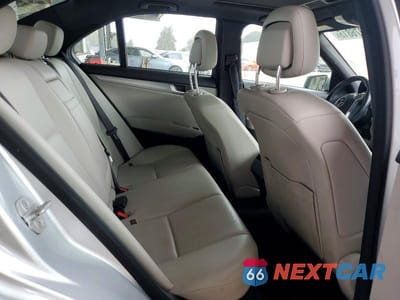 Zdjęcie 10 z 12 samochodu: 2014 MERCEDES-BENZ C 250 VIN:WDDGF4HB5EA964529 - miniatura