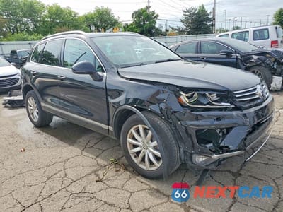 Czwarte zdjęcie samochodu z boku: 2015 VOLKSWAGEN TOUAREG V6 VIN:WVGEF9BP2FD002722 - miniatura