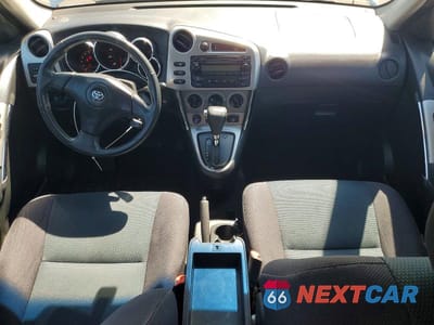 Zdjęcie 8 z 12 samochodu: 2006 TOYOTA COROLLA MATRIX XR VIN:2T1KR30E26C588803 - miniatura
