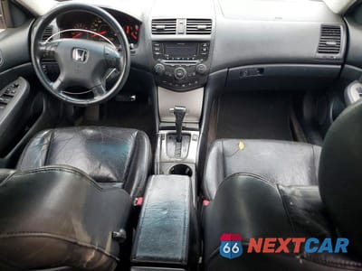 Zdjęcie 8 z 13 samochodu: 2004 HONDA ACCORD EX VIN:1HGCM56834A004573 - miniatura