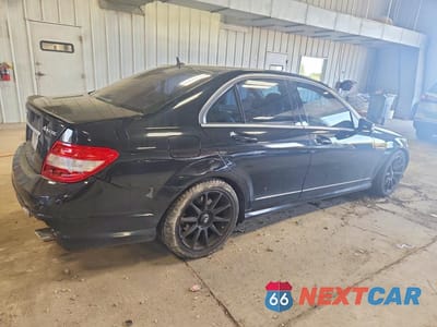 Trzecie zdjęcie samochodu z tyłu: 2011 MERCEDES-BENZ C 300 4MATIC VIN:WDDGF8BB1BR137625 - miniatura