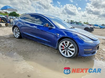 Czwarte zdjęcie samochodu z boku: 2019 TESLA MODEL 3 VIN:5YJ3E1EB6KF393585 - miniatura