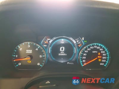 Zdjęcie 9 z 13 samochodu: 2017 CHEVROLET SUBURBAN VIN:1GNSKHKC3HR397758 - miniatura