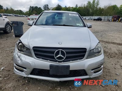 Piąte zdjęcie samochodu w środku: 2012 MERCEDES-BENZ C 300 4MATIC VIN:WDDGF8BB8CR210944 - miniatura