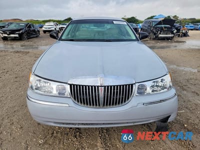 Piąte zdjęcie samochodu w środku: 1999 LINCOLN TOWN CAR SIGNATURE VIN:1LNHM82W3XY683830 - miniatura