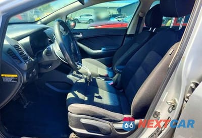 Zdjęcie 7 z 12 samochodu: 2018 KIA FORTE LX VIN:3KPFK4A75JE213963 - miniatura