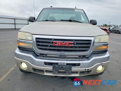 Piąte zdjęcie samochodu w środku: 2005 GMC SIERRA K2500 HEAVY DUTY VIN:1GTHK29U75E197368 - miniatura