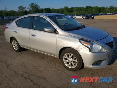 Czwarte zdjęcie samochodu z boku: 2018 NISSAN VERSA SV VIN:3N1CN7AP2JL824978 - miniatura