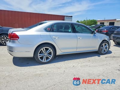 Trzecie zdjęcie samochodu z tyłu: 2015 VOLKSWAGEN PASSAT SE VIN:1VWBV7A35FC099737 - miniatura
