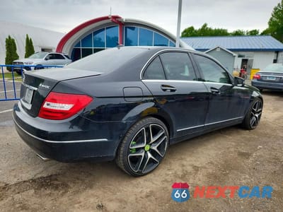Trzecie zdjęcie samochodu z tyłu: 2014 MERCEDES-BENZ C 300 4MATIC VIN:WDDGF8AB9EG169059 - miniatura