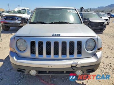 Piąte zdjęcie samochodu w środku: 2013 JEEP PATRIOT LATITUDE VIN:1C4NJPFA4DD116506 - miniatura