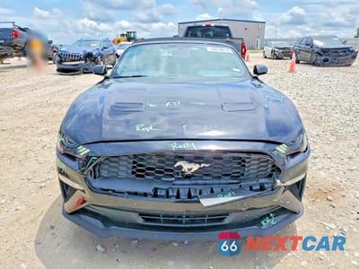 Piąte zdjęcie samochodu w środku: 2020 FORD MUSTANG VIN:1FATP8UH6L5185949 - miniatura