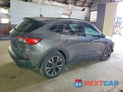 Trzecie zdjęcie samochodu z tyłu: 2022 FORD ESCAPE SE VIN:1FMCU9G6XNUB65260 - miniatura