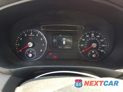 Zdjęcie 9 z 13 samochodu: 2016 KIA SORENTO LX VIN:5XYPG4A31GG144512 - miniatura