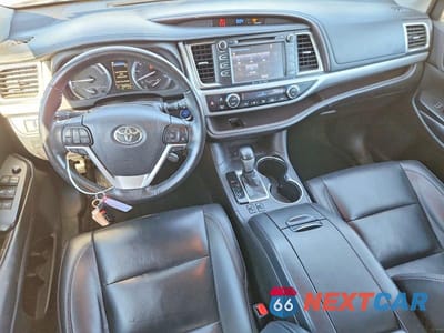 Zdjęcie 8 z 13 samochodu: 2019 TOYOTA HIGHLANDER HYBRID XLE VIN:5TDJGRFHXKS059736 - miniatura