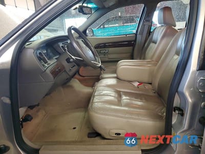 Zdjęcie 7 z 12 samochodu: 2010 MERCURY GRAND MARQUIS LS VIN:2MEBM7FV2AX600867 - miniatura
