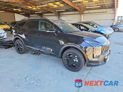 Czwarte zdjęcie samochodu z boku: 2026 KIA SPORTAGE HYBRID X-LINE VIN:KNDPVDDG1T7312127 - miniatura