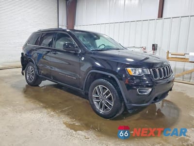 Czwarte zdjęcie samochodu z boku: 2020 JEEP GRAND CHEROKEE LAREDO VIN:1C4RJFAGXLC294223 - miniatura