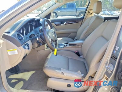 Zdjęcie 7 z 12 samochodu: 2014 MERCEDES-BENZ C 250 VIN:WDDGF4HB7ER305899 - miniatura