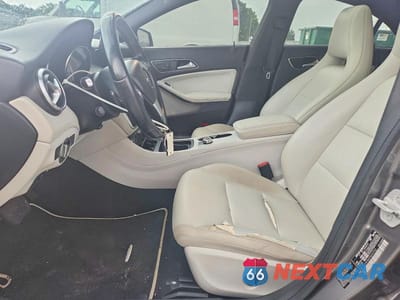 Zdjęcie 7 z 12 samochodu: 2014 MERCEDES-BENZ CLA 250 VIN:WDDSJ4EB6EN043703 - miniatura