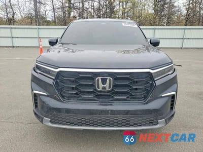 Piąte zdjęcie samochodu w środku: 2025 HONDA PILOT TOURING VIN:5FNYG1H7XSB119135 - miniatura