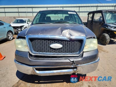 Piąte zdjęcie samochodu w środku: 2004 FORD F150 VIN:1FTRX12W64NB89496 - miniatura