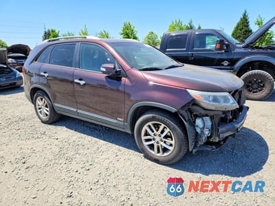 Czwarte zdjęcie samochodu z boku: 2014 KIA SORENTO LX VIN:5XYKTCA67EG506088 - miniatura