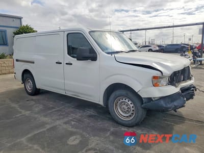 Czwarte zdjęcie samochodu z boku: 2018 NISSAN NV 2500 DELIVERY VAN VIN:1N6BF0KY2JN814436 - miniatura