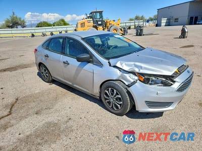 Czwarte zdjęcie samochodu z boku: 2016 FORD FOCUS VIN:1FADP3E2XGL221399 - miniatura