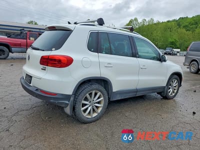Trzecie zdjęcie samochodu z tyłu: 2017 VOLKSWAGEN TIGUAN WOLFSBURG VIN:WVGSV7AXXHK020198 - miniatura