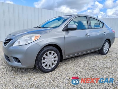2014 NISSAN VERSA 1.6 S 3N1CN7APXEL829237 - główne zdjęcie licytacji z USA - miniatura