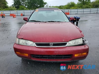 Piąte zdjęcie samochodu w środku: 1997 HONDA ACCORD EX VIN:1HGCD5550VA182529 - miniatura