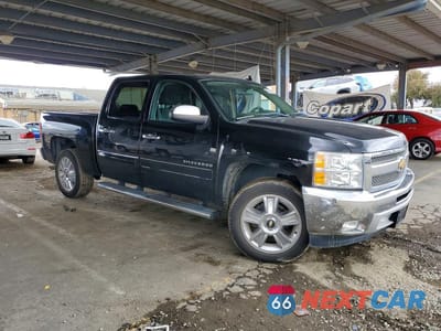 Czwarte zdjęcie samochodu z boku: 2013 CHEVROLET SILVERADO C1500 LT VIN:3GCPCSE02DG186376 - miniatura
