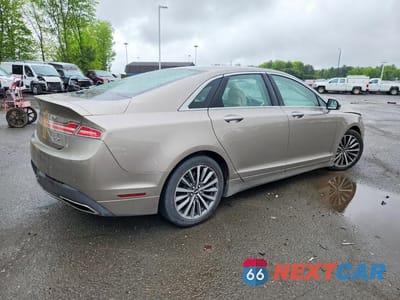 Trzecie zdjęcie samochodu z tyłu: 2018 LINCOLN MKZ PREMIERE VIN:3LN6L5A93JR625646 - miniatura