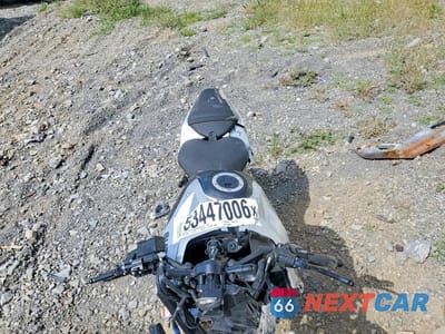 Piąte zdjęcie samochodu w środku: 2024 SUZUKI GSX800 F VIN:JS1EM13B7R7100592 - miniatura
