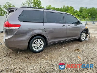 Trzecie zdjęcie samochodu z tyłu: 2014 TOYOTA SIENNA XLE 8-PASSENGER VIN:5TDYK3DC2ES466830 - miniatura