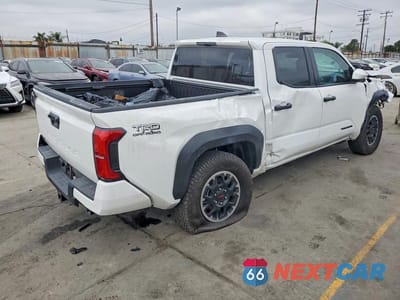 Trzecie zdjęcie samochodu z tyłu: 2025 TOYOTA TACOMA TRD OFF-ROAD VIN:3TYLB5JN7ST068878 - miniatura