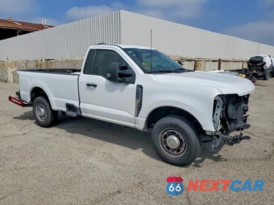Czwarte zdjęcie samochodu z boku: 2024 FORD F250 SUPER DUTY VIN:1FTBF2AAXRED09677 - miniatura