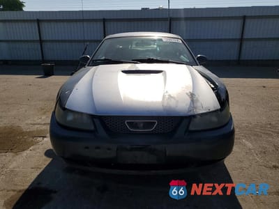 Piąte zdjęcie samochodu w środku: 1999 FORD MUSTANG VIN:1FAFP4043XF193810 - miniatura