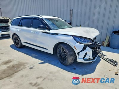 Czwarte zdjęcie samochodu z boku: 2025 LINCOLN AVIATOR RESERVE VIN:5LM5J7WC7SGL18259 - miniatura
