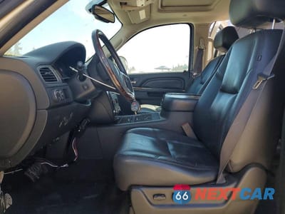 Zdjęcie 7 z 13 samochodu: 2011 GMC YUKON XL DENALI VIN:1GKS2MEF8BR382742 - miniatura